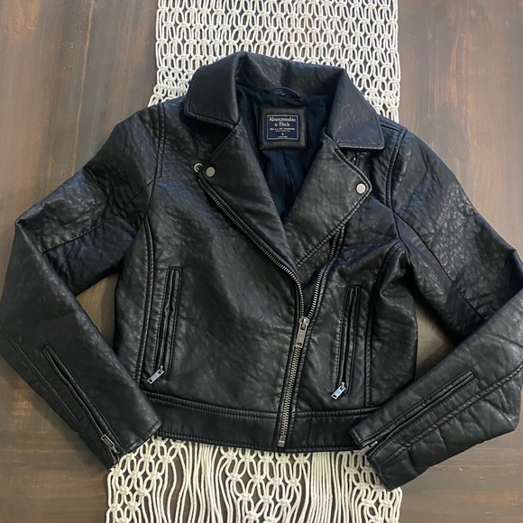 Abercrombie & Fitch Jackets & Blazers - Abercrombie & Fitch vegan leather biker jacket